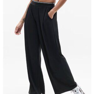 NWT ATHLETA Stratosphere High Rise Wide Leg Pant - Size Small Tall - Color Black